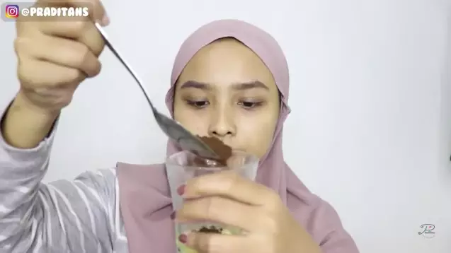 Trik menghilangkan komedo pada wajah pakai bubuk kopi Berbagai sumber