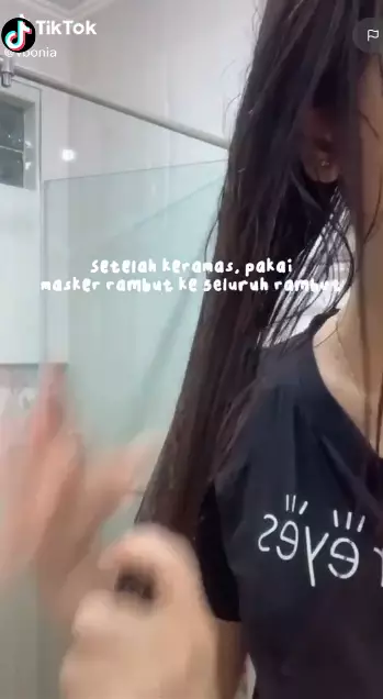 atasi rambut mengembang tanpa catok Berbagai sumber