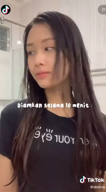 atasi rambut mengembang tanpa catok Berbagai sumber