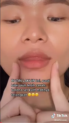 trik simpel cerahkan bibir hitam Berbagai sumber