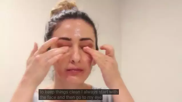  trik bersihkan makeup hanya pakai satu bahan alami Berbagai sumber