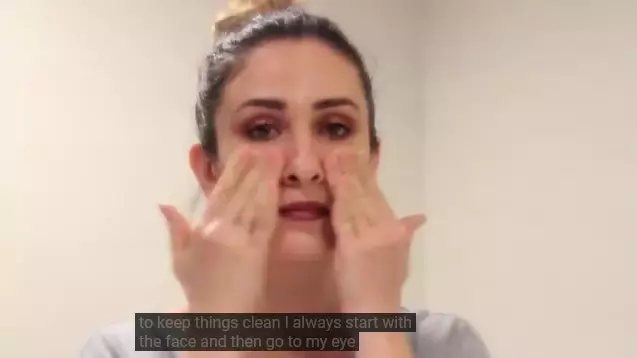  trik bersihkan makeup hanya pakai satu bahan alami Berbagai sumber