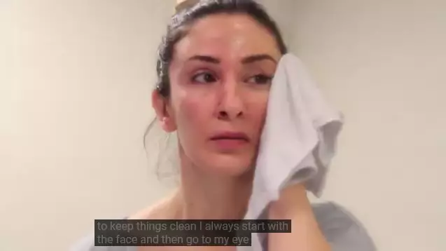  trik bersihkan makeup hanya pakai satu bahan alami Berbagai sumber