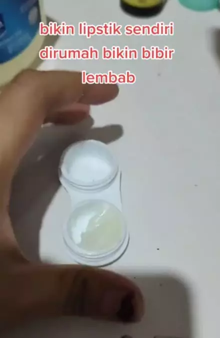 DIY membuat lip gloss secara alami cuma pakai 2 bahan TikTok