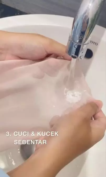 Tips hilangkan bekas keringat pada hijab TikTok