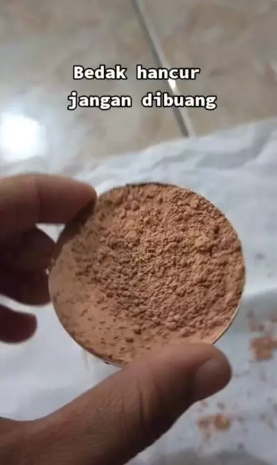 Cara memperbaiki bedak padat pecah cuma pakai 2 peralatan rumah TikTok