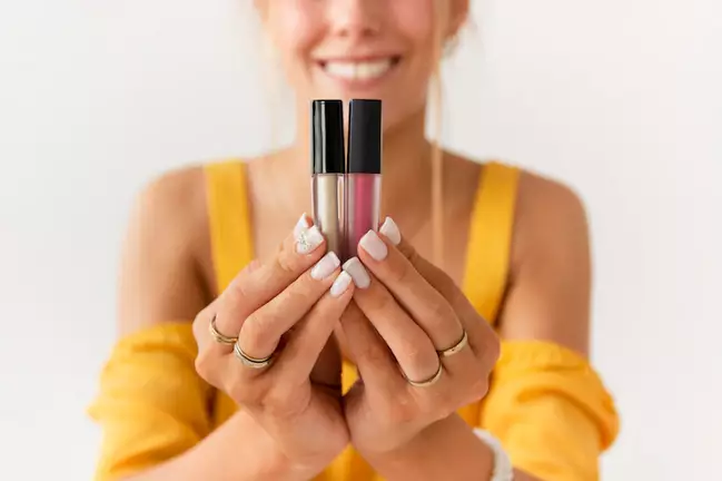 step daily makeup ala Aurel Hermansyah Berbagai sumber step daily makeup ala Aurel Hermansyah Berbagai sumber