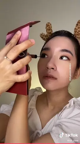 trik menggunakan maskara dan eyeliner Berbagai sumber