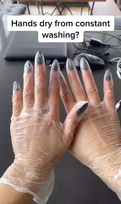 Tips lembapkan kulit kering karena sering cuci piring TikTok