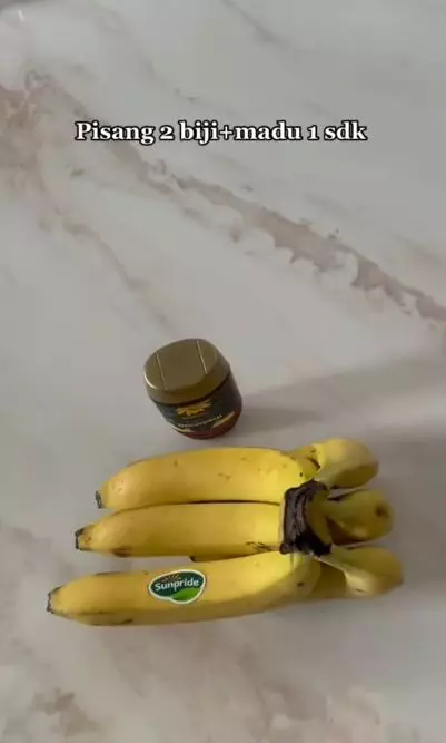 Cara membuat masker rambut untuk atasi kering dan kusam pakai 2 bahan alami Berbagai sumber Cara membuat masker rambut untuk atasi kering dan kusam pakai 2 bahan alami Berbagai sumber