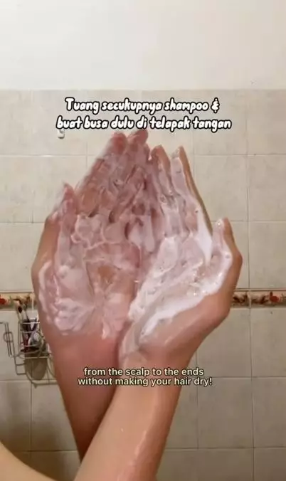 Trik keramas yang tepat agar rambut antikusut dan bersih maksimal Berbagai sumber Trik keramas yang tepat agar rambut antikusut dan bersih maksimal Berbagai sumber