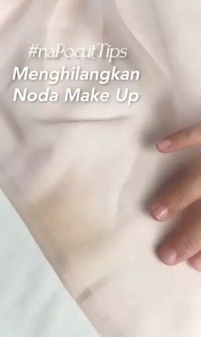 Cara menghilangkan noda makeup pakai 1 produk skincare Berbagai sumber Cara menghilangkan noda makeup pakai 1 produk skincare Berbagai sumber
