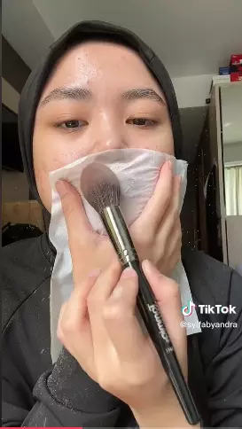 trik membuat lipstik jadi transferproof Berbagai sumber