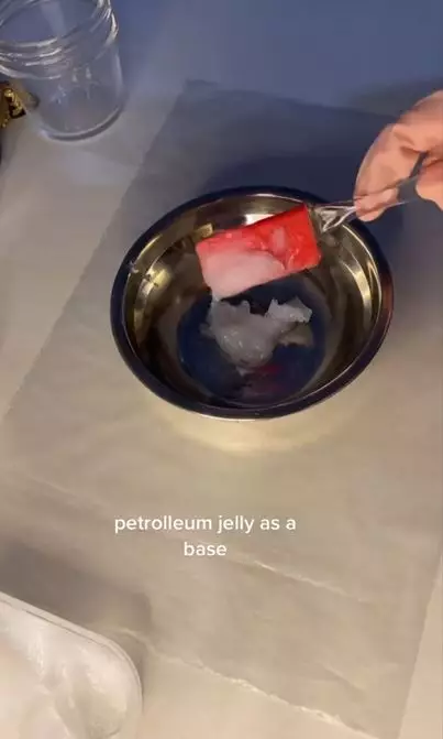 Cara membuat moisturizing lip gloss pakai 7 bahan Berbagai sumber