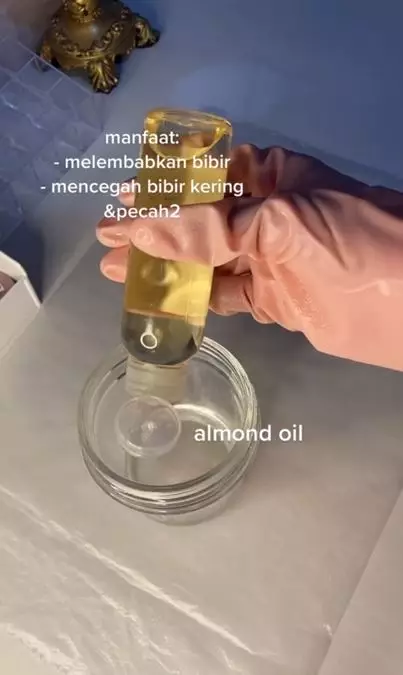 Cara membuat moisturizing lip gloss pakai 7 bahan Berbagai sumber