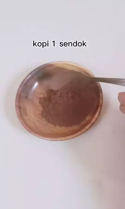 Cara membuat scrub untuk atasi kaki belang pakai 2 bahan dapur Berbagai sumber