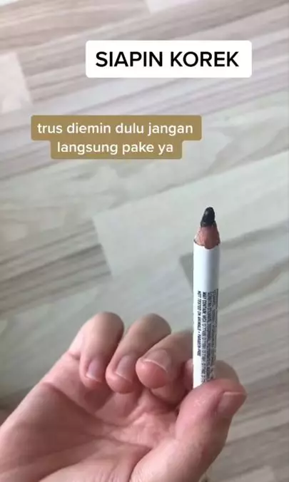Trik membuat eyeliner gel cuma pakai 1 alat dapur Berbagai sumber Trik membuat eyeliner gel cuma pakai 1 alat dapur Berbagai sumber