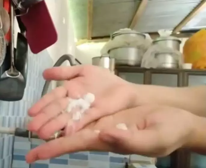 Cara melembutkan telapak tangan kering pakai 2 bahan dapur Berbagai sumber Cara melembutkan telapak tangan kering pakai 2 bahan dapur Berbagai sumber