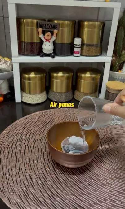 Trik membuat face spray untuk kempiskan jerawat pakai 2 bahan dapur Berbagai sumber Trik membuat face spray untuk kempiskan jerawat pakai 2 bahan dapur Berbagai sumber