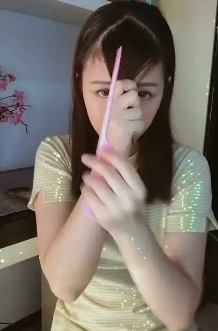 Trik potong poni sendiri tanpa perlu ke salon Berbagai sumber