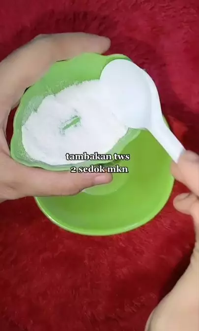 Cara membuat deodoran spray pakai 2 bahan  Berbagai sumber