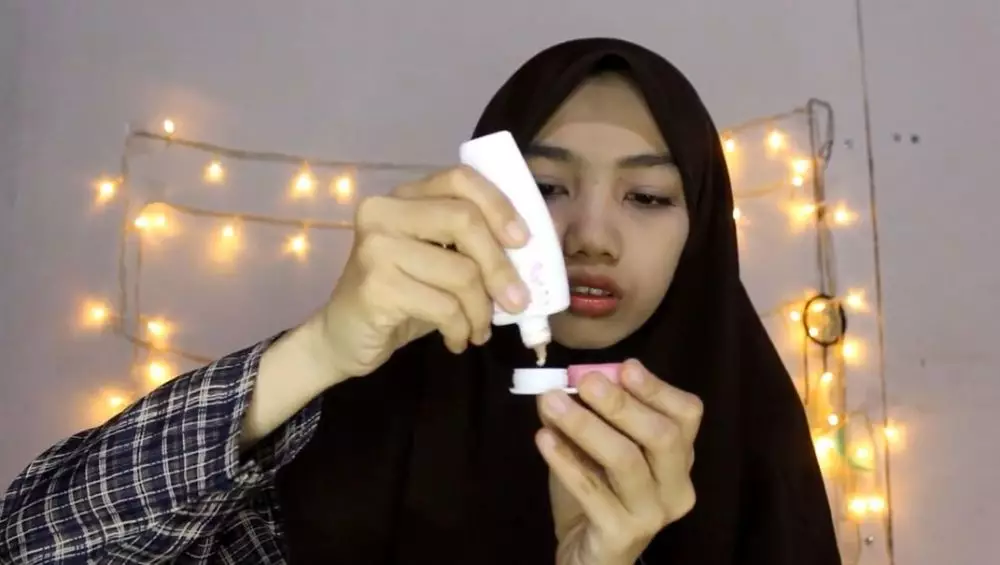 Cara membuat lip matte sendiri pakai 3 bahan Berbagai sumber Cara membuat lip matte sendiri pakai 3 bahan Berbagai sumber