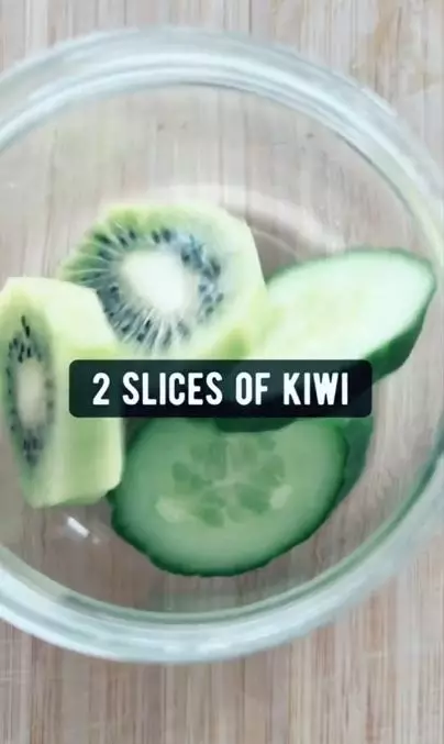 Cara memutihkan gigi kuning pakai 3 jenis buah Berbagai sumber