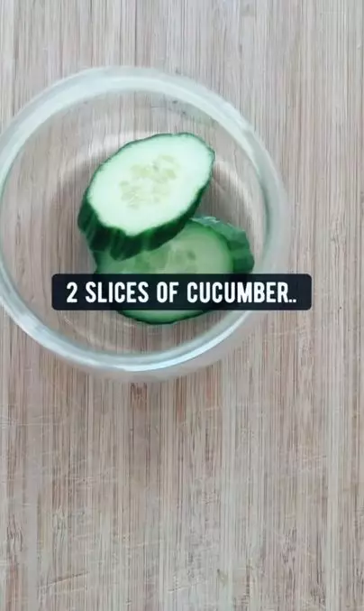 Cara memutihkan gigi kuning pakai 3 jenis buah Berbagai sumber