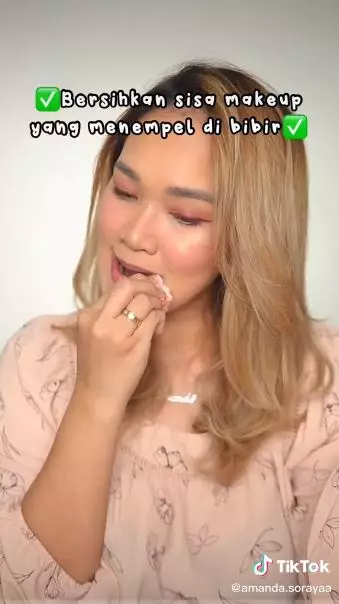 tips menggunakan lipstik matte berbagai sumber