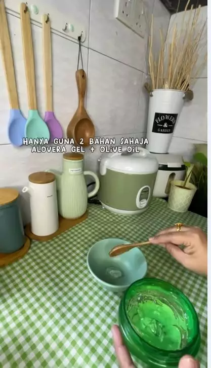 Cara mengatasi rambut rontok dan kusam agar lebat sekaligus berkilau pakai 2 bahan dapur Berbagai sumber