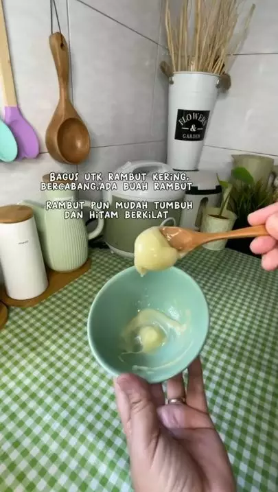 Cara mengatasi rambut rontok dan kusam agar lebat sekaligus berkilau pakai 2 bahan dapur Berbagai sumber