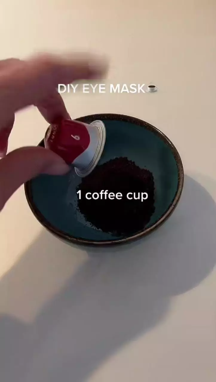 mencerahkan kantung mata gelap gunakan 2 bahan dapur © 2023 brilio.net