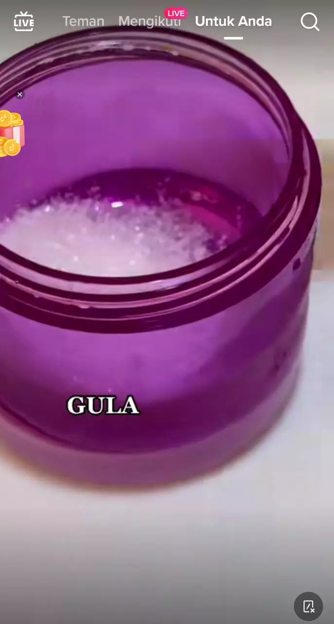 mengatasi bibir kering dan pecah ini cuma butuh 2 bahan © 2023 brilio.net mengatasi bibir kering dan pecah ini cuma butuh 2 bahan © 2023 brilio.net