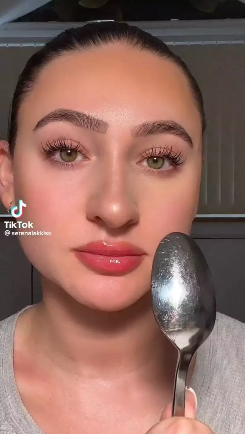 Eyelener dari alat dapur Istimewa