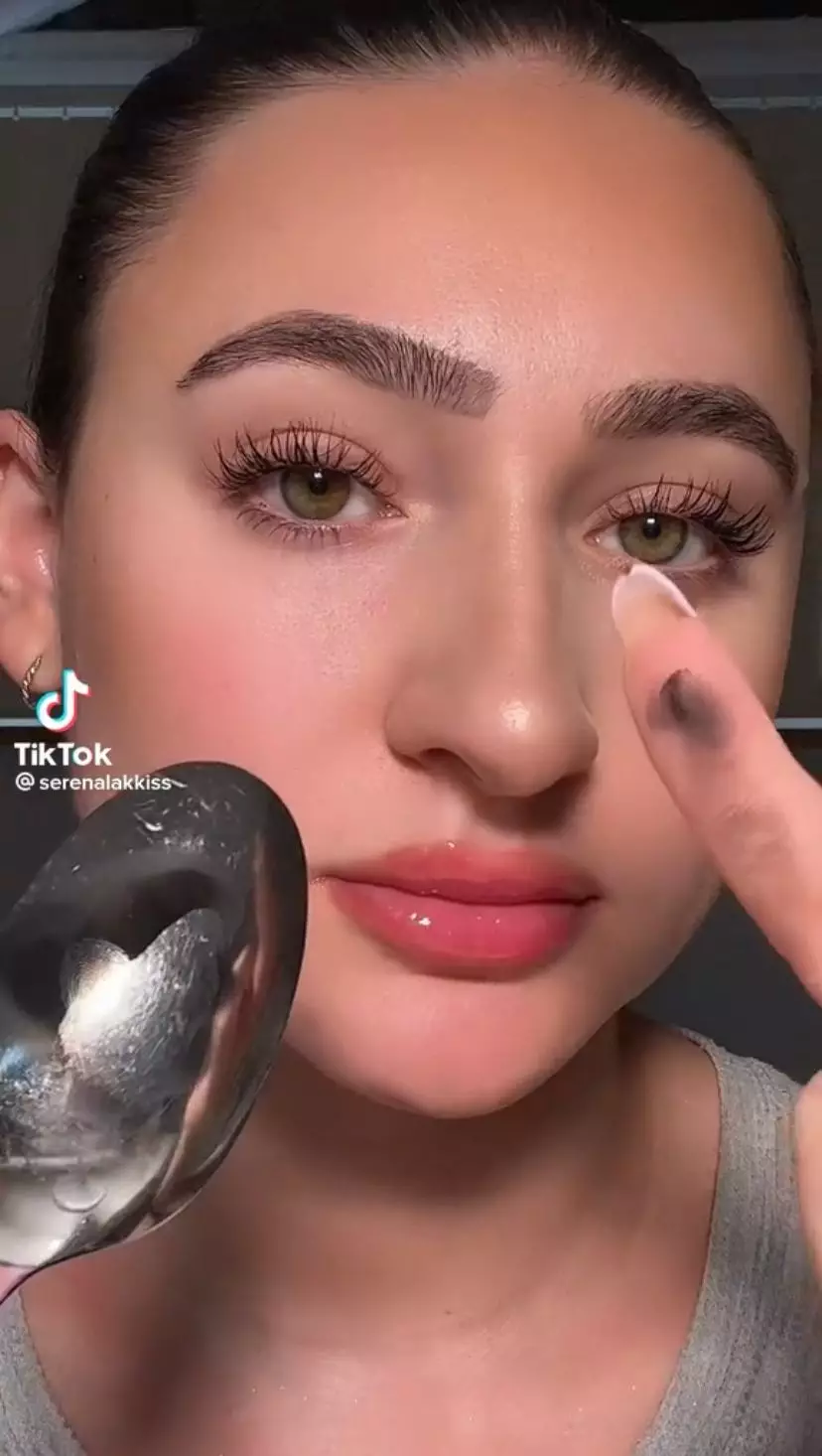 Eyelener dari alat dapur Istimewa