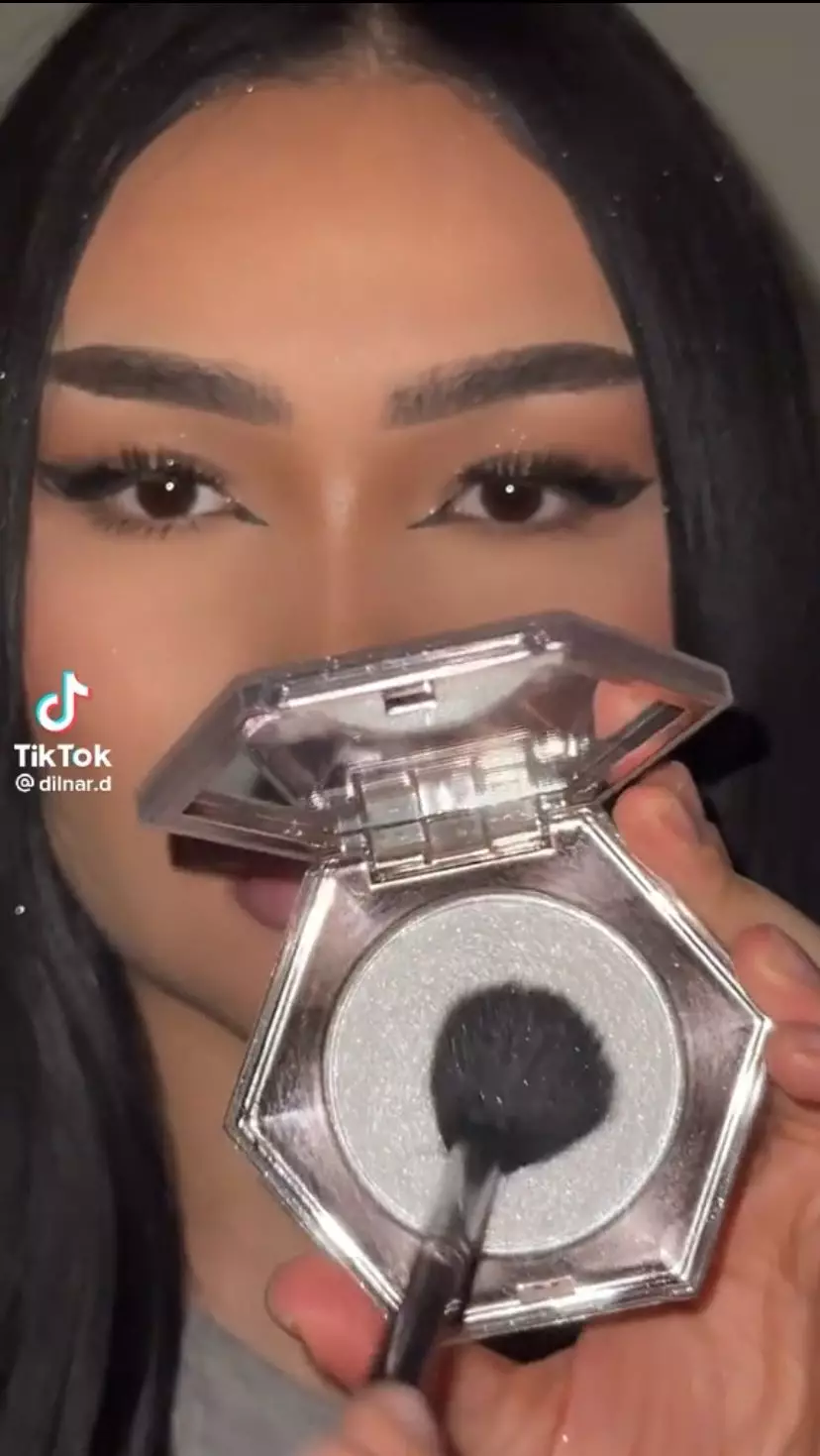 Trik bikin rambut berkilau alami Istimewa Trik bikin rambut berkilau alami Istimewa