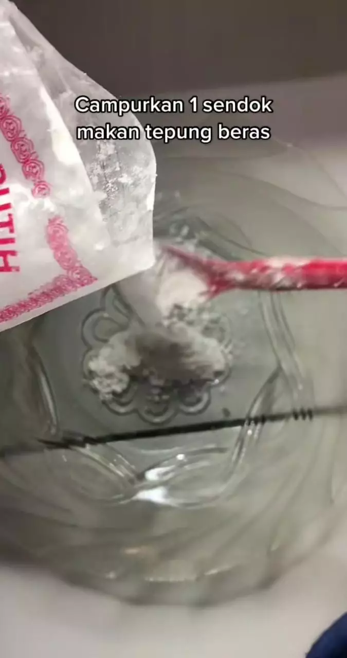 atasi beruntusan dan jerawat pakai masker 3 bahan dapur bikin wajah lembut © 2023 brilio.net atasi beruntusan dan jerawat pakai masker 3 bahan dapur bikin wajah lembut © 2023 brilio.net