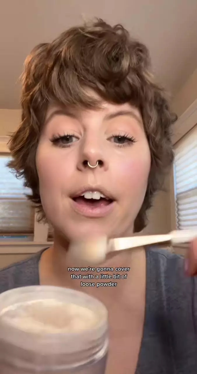 trik bikin lipstik jadi tahan lama seharian © 2023 brilio.net