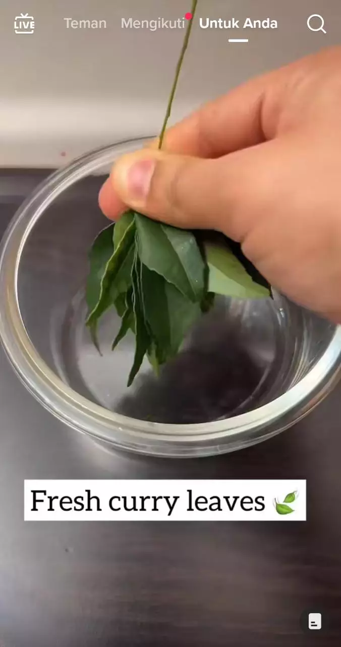 trik agar rambut tumbuh lebat dan sehat cuma pakai 1 jenis daun © 2023 brilio.net