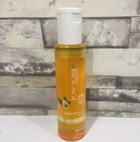 Rekomendasi serum untuk atasi rambut mengembang © berbagai sumber