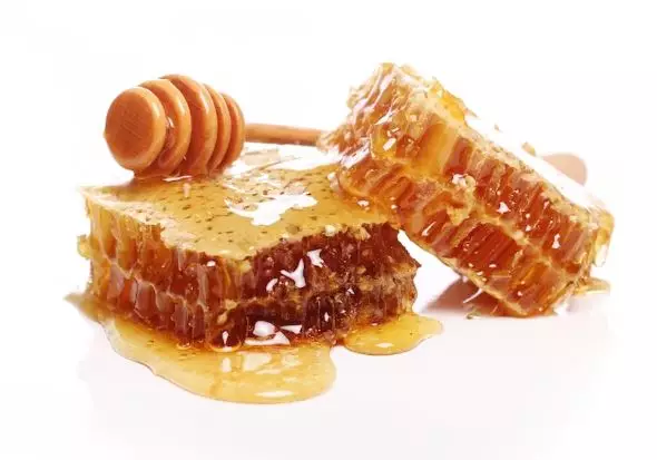 Cara mencerahkan bibir gelap pakai lip oil dari 1 jenis bahan pemanis Berbagai sumber