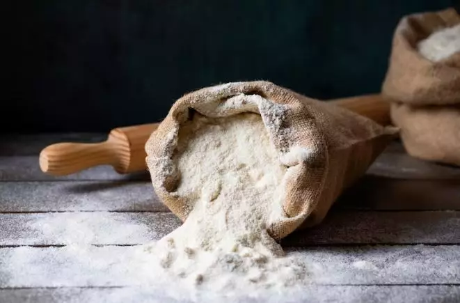 Cara memutihkan wajah kusam pakai masker dari 1 jenis tepung Berbagai sumber