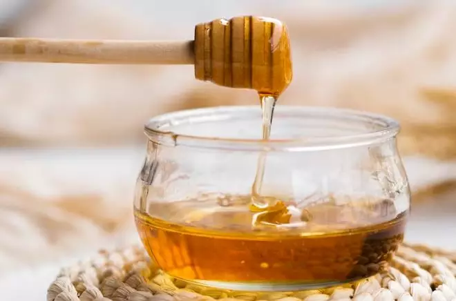 Cara mengatasi jerawat meradang pakai masker dari 1 bahan pemanis Berbagai sumber