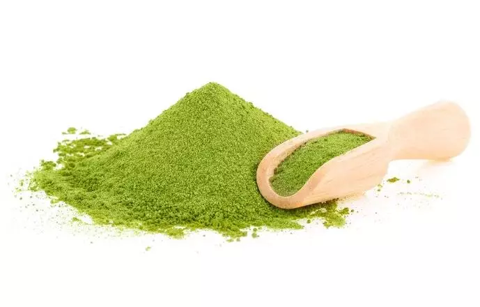 Mencerahkan dan mencegah bau ketiak pakai 2 bahan minuman Berbagai sumber