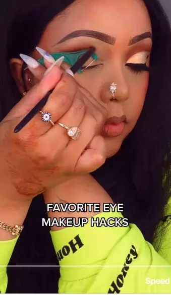 Cara mudah bikin eyeshadow pakai alat gigi berbagai sumber Cara mudah bikin eyeshadow pakai alat gigi berbagai sumber