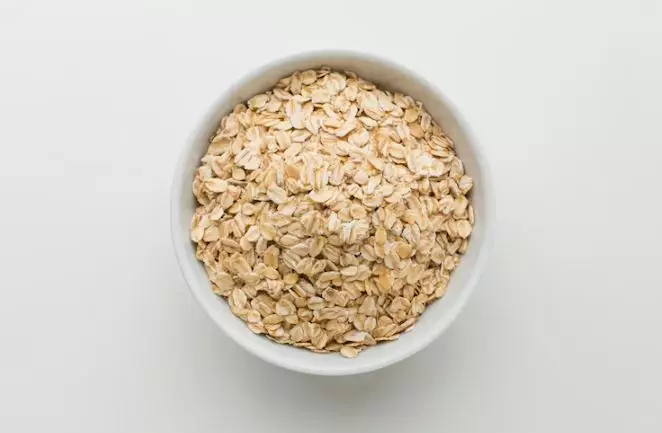 Scrub wajah untuk kulit sensitif pakai 2 bahan makanan Berbagai sumber