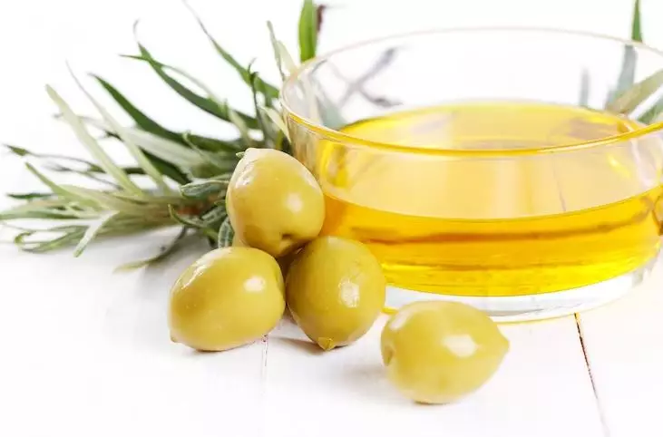 Hidrasi wajah kering dan keriput pakai 1 jenis minyak Berbagai sumber Hidrasi wajah kering dan keriput pakai 1 jenis minyak Berbagai sumber