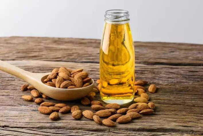 Merawat rambut rontok agar lebih kuat pakai 3 minyak  Berbagai sumber