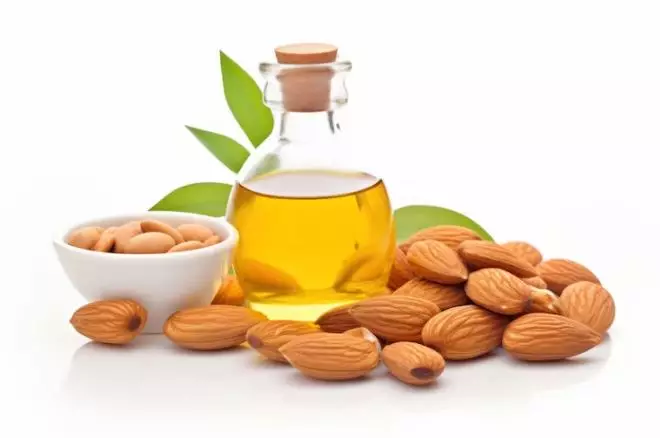 Memutihkan wajah dan leher belang pakai 1 jenis minyak  Berbagai sumber