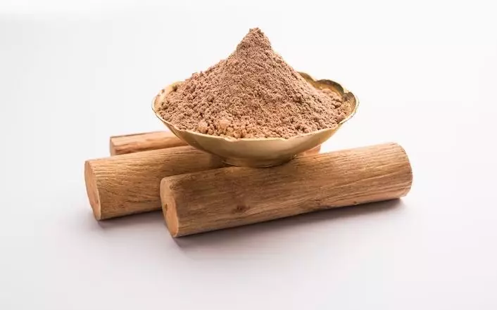 Masker antiflek kunyit dan bubuk cendana Berbagai sumber